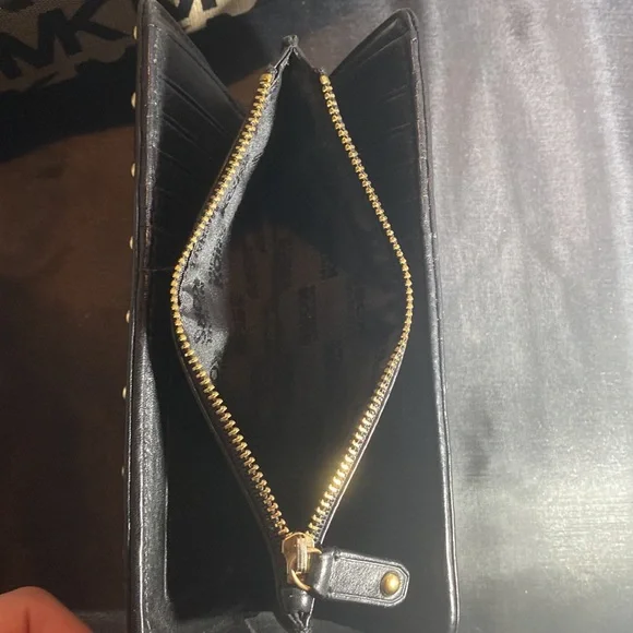 Michael Kors hand bag and wallet. - Picture 3 of 9